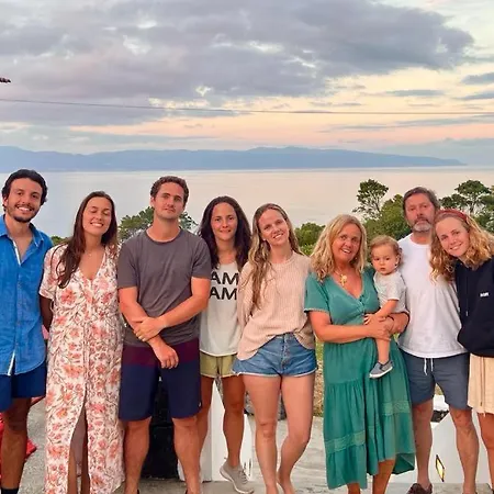 فيلة Fish House 3 *